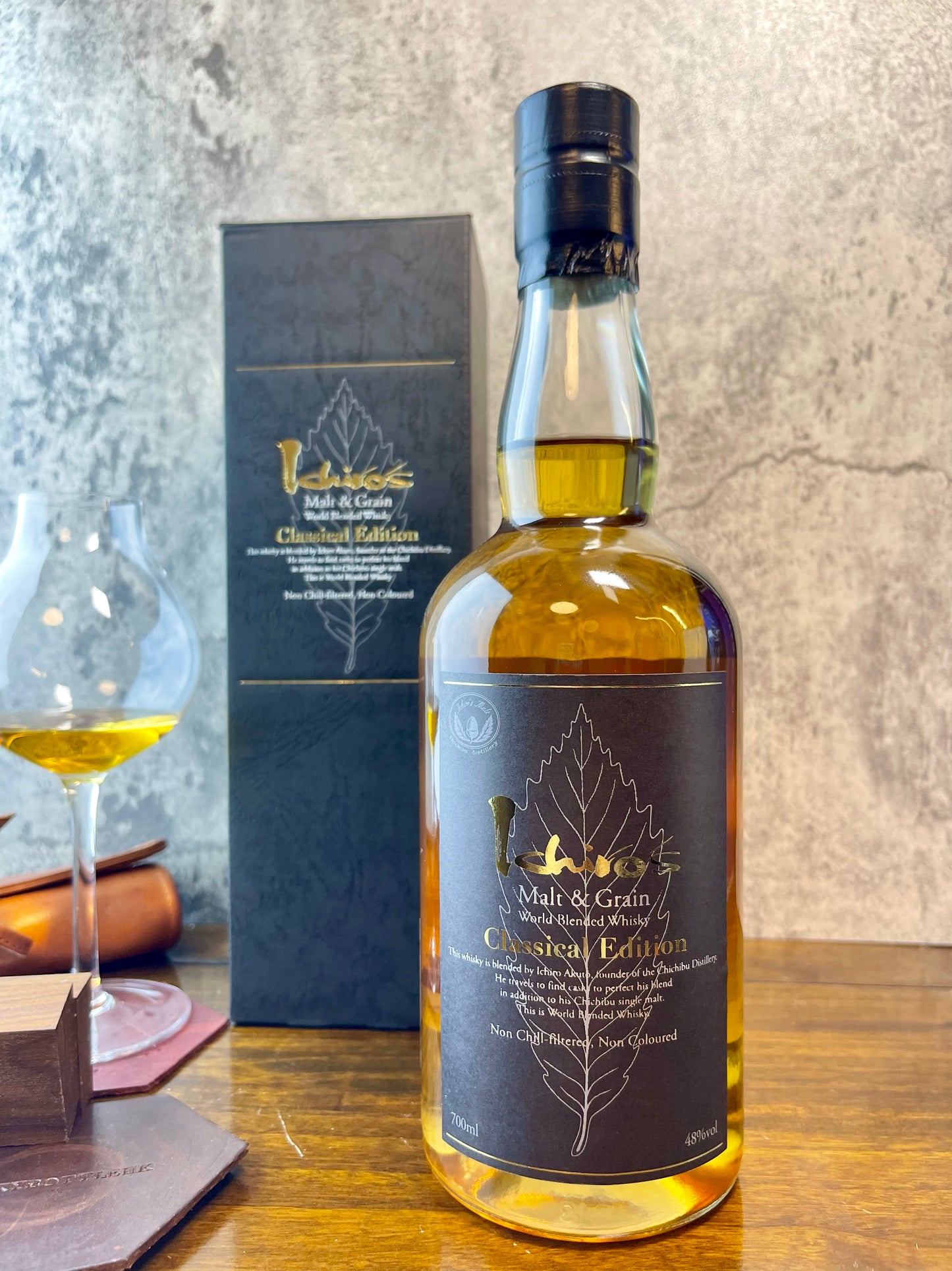 Ichiros Malt & Grain World Blended Whisky Classical Edition 秩父 經典 煙燻 黑葉 調和威士忌 700ml