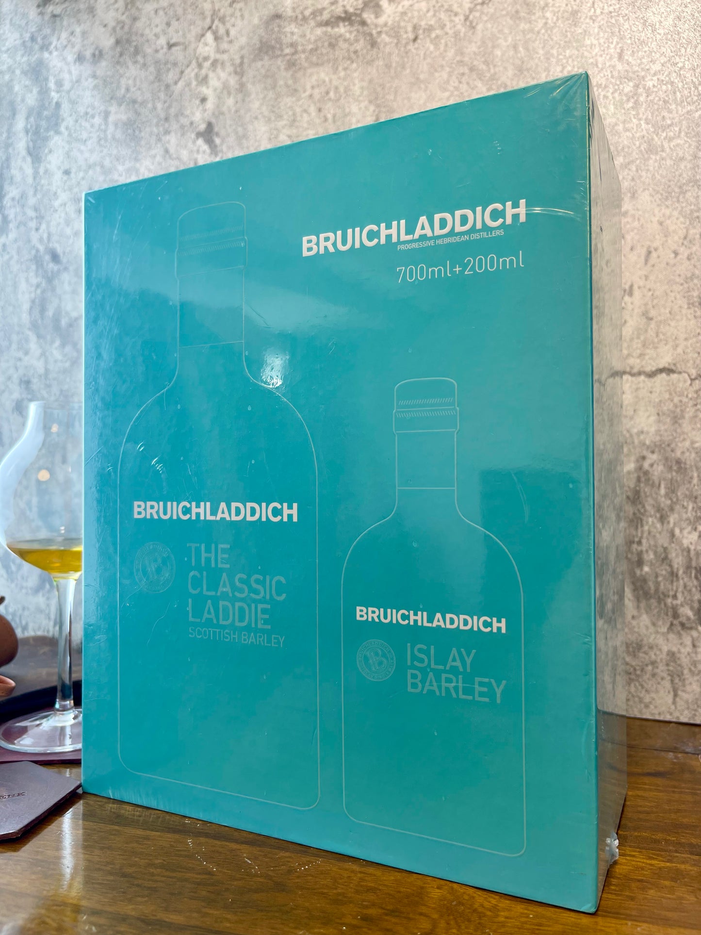 Bruichladdich 禮盒裝 - The Classic Laddie 700ml + Islay Barley 200ml